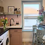 Peacehaven Retreat - 4 Minutes From The Beach! Pet Friendly!