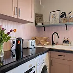Peacehaven Retreat - 4 Minutes From The Beach! Pet Friendly!