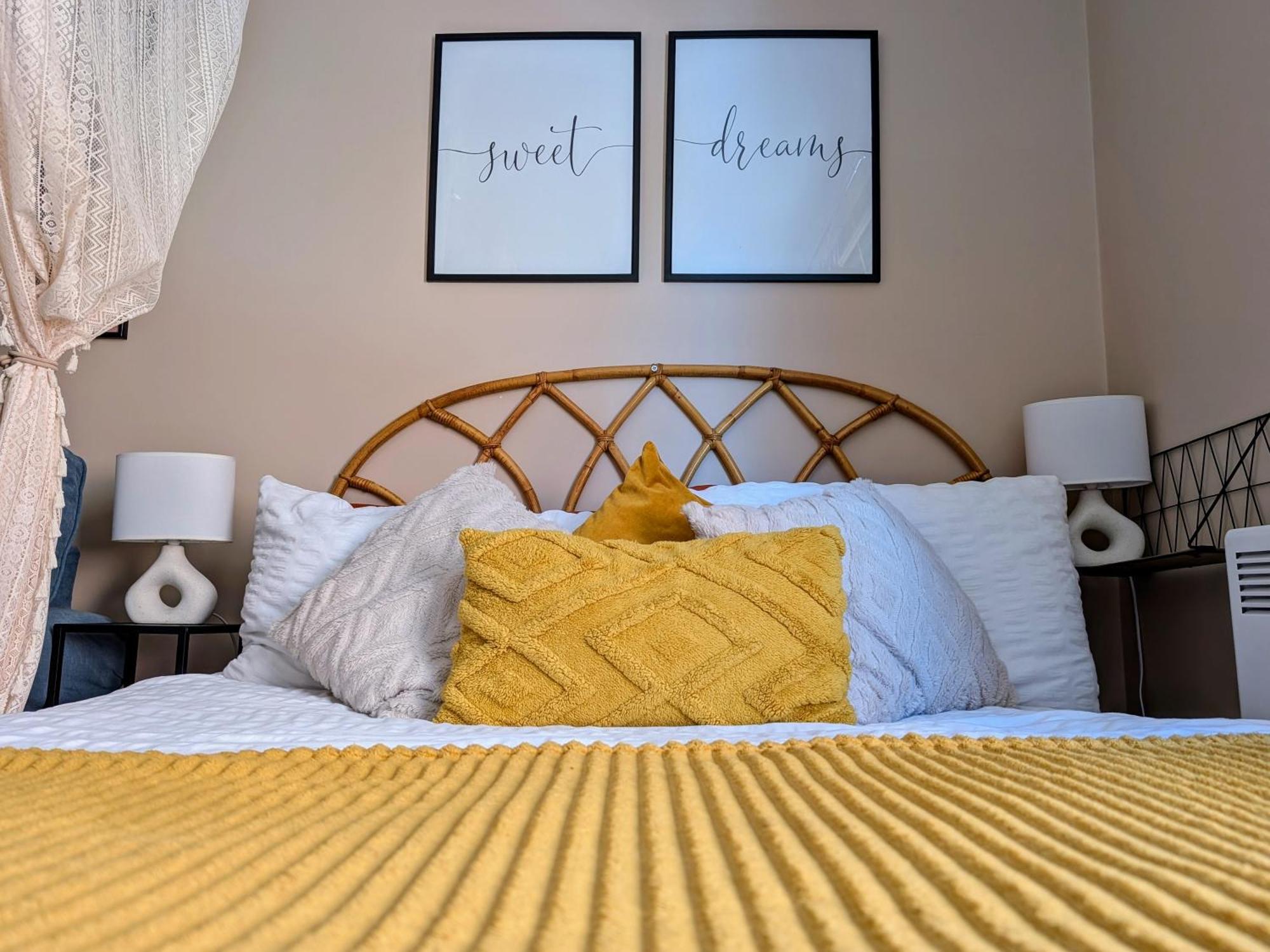 Apartment Peacehaven Retreat - 4 Minutes From The Beach! Pet Friendly! *